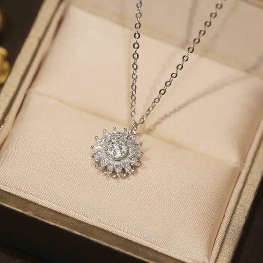 Fortuna Stellaris Necklace | White Gold Maya Henry Jewelry