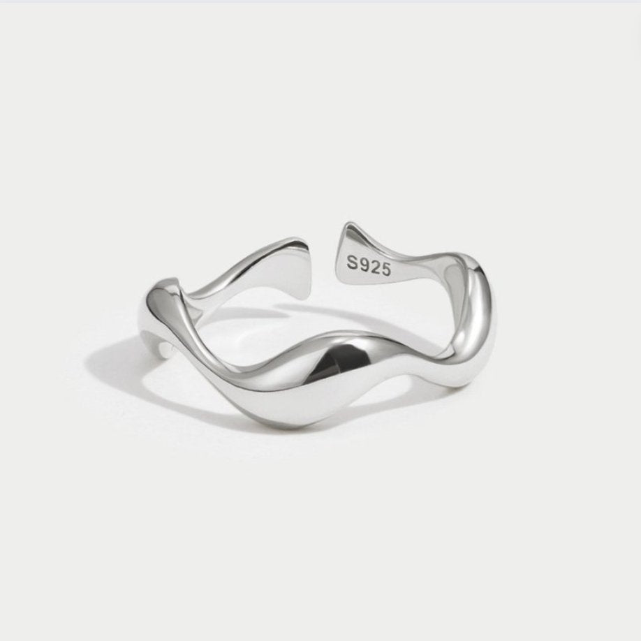 Waves - Minimalist Ring Maya Henry Jewelry